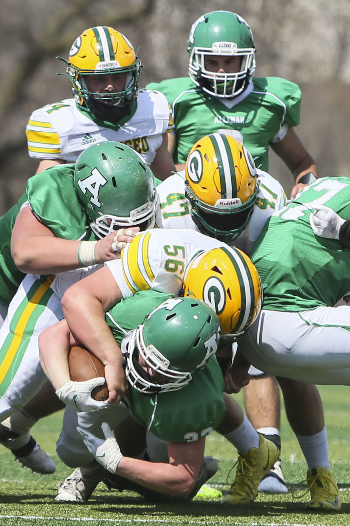 040521-qc-spt-gen-alleman-fball-14.JPG